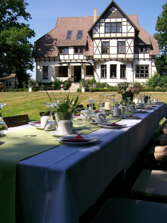 ホテル Gutshaus Kubbelkow ベルゲン・アウフ・リューゲン エクステリア 写真